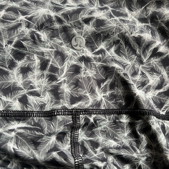 Lululemon hi rise wunder under (nulux) size 4 - Picture 3 of 3